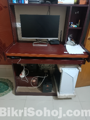 Gaming pc, full dekstop with table and also ups.